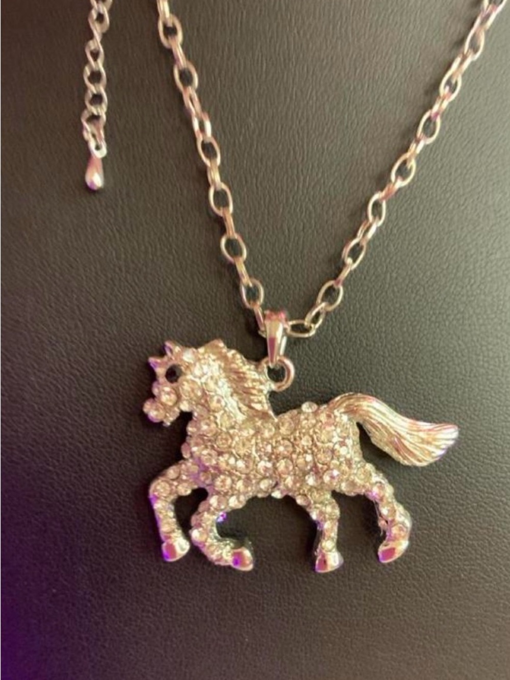 Rhinestone Horse Pendant Necklace in Silver Tone (Z-3)